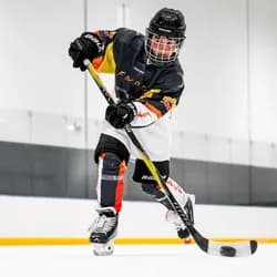 Officieel beeld van een ijshockeyspeler bij Ooms Sport