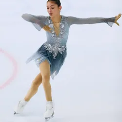 Officieel beeld van een kunstschaatser bij Ooms Sport