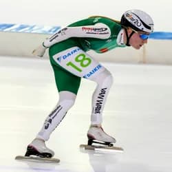 Officieel beeld van een langebaanschaatser bij Ooms Sport
