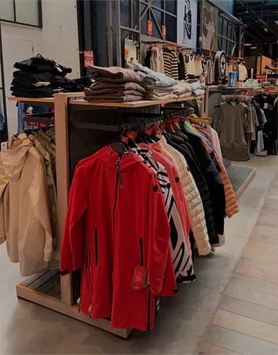 Officieel beeld bij damesjassen van Sport ’N Styles